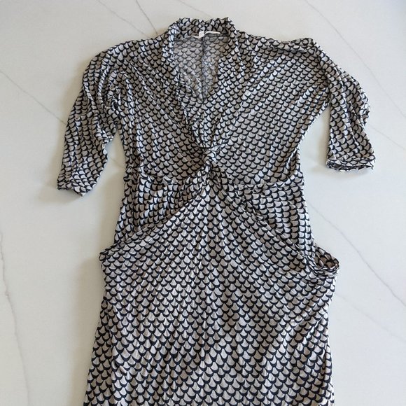 Dresses & Skirts - Rachel Roy Scale/Mermaid V-Neck Midi Dress